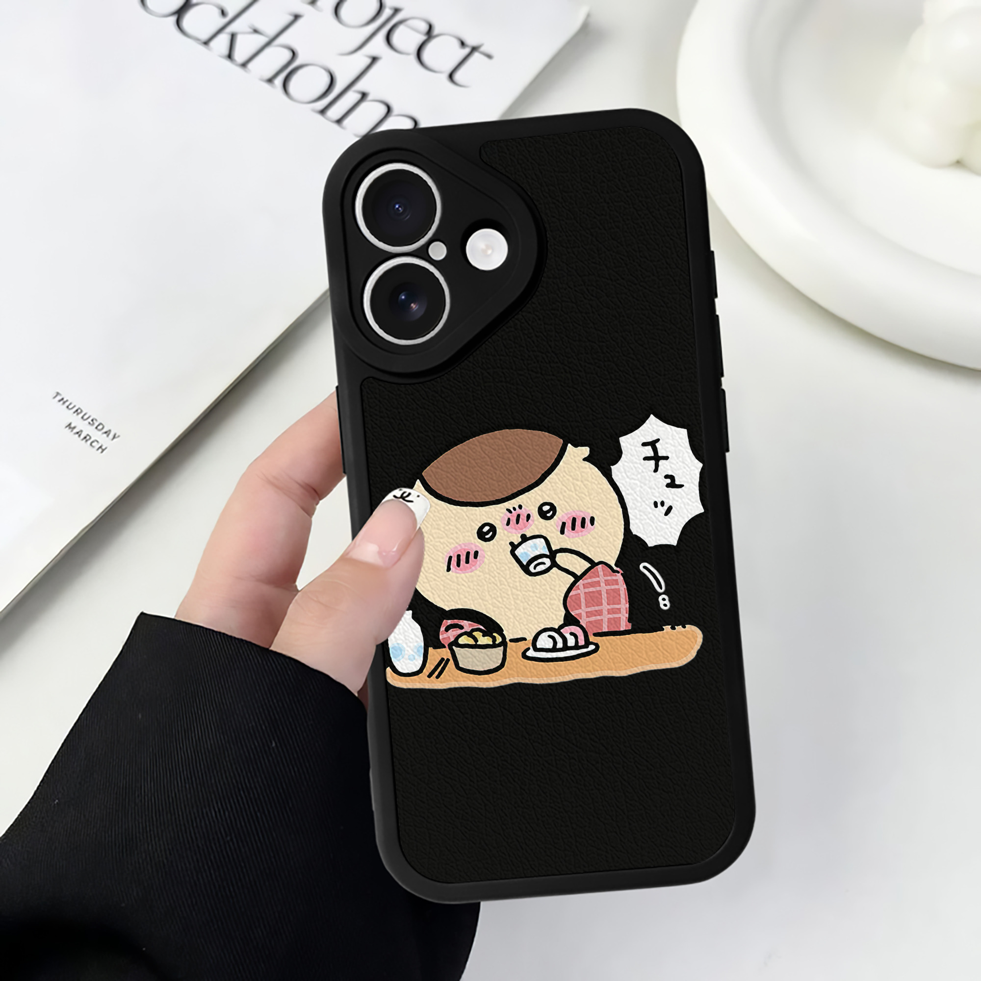 （画像用） ちいかわ くりまんじゅう Chii-kawa kuri manjū 【iPhone 16シリーズ対応】シリコンスマホケース（レザー調） 材質：シリコン